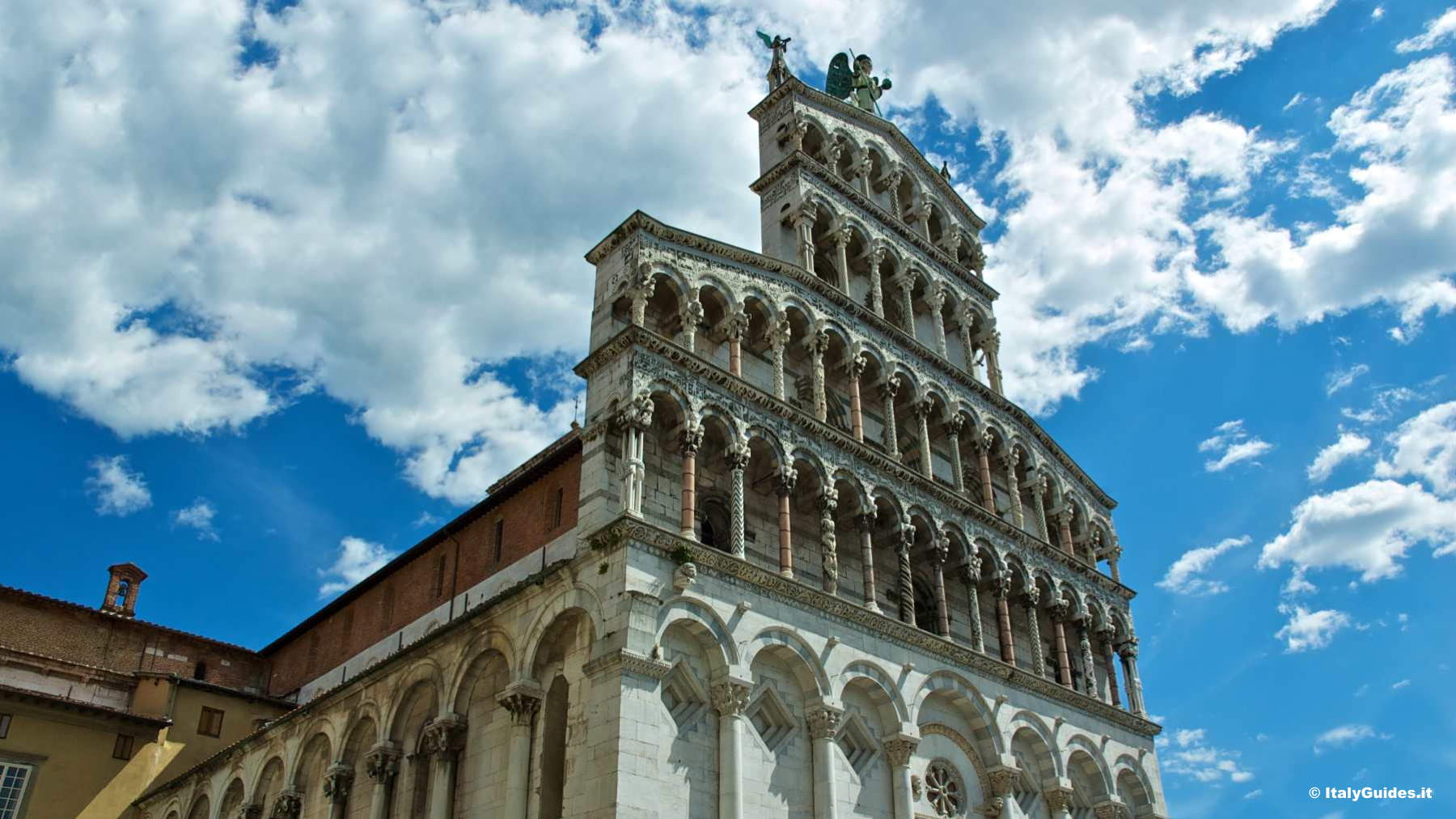 Pictures of Lucca, photo gallery and movies of Lucca