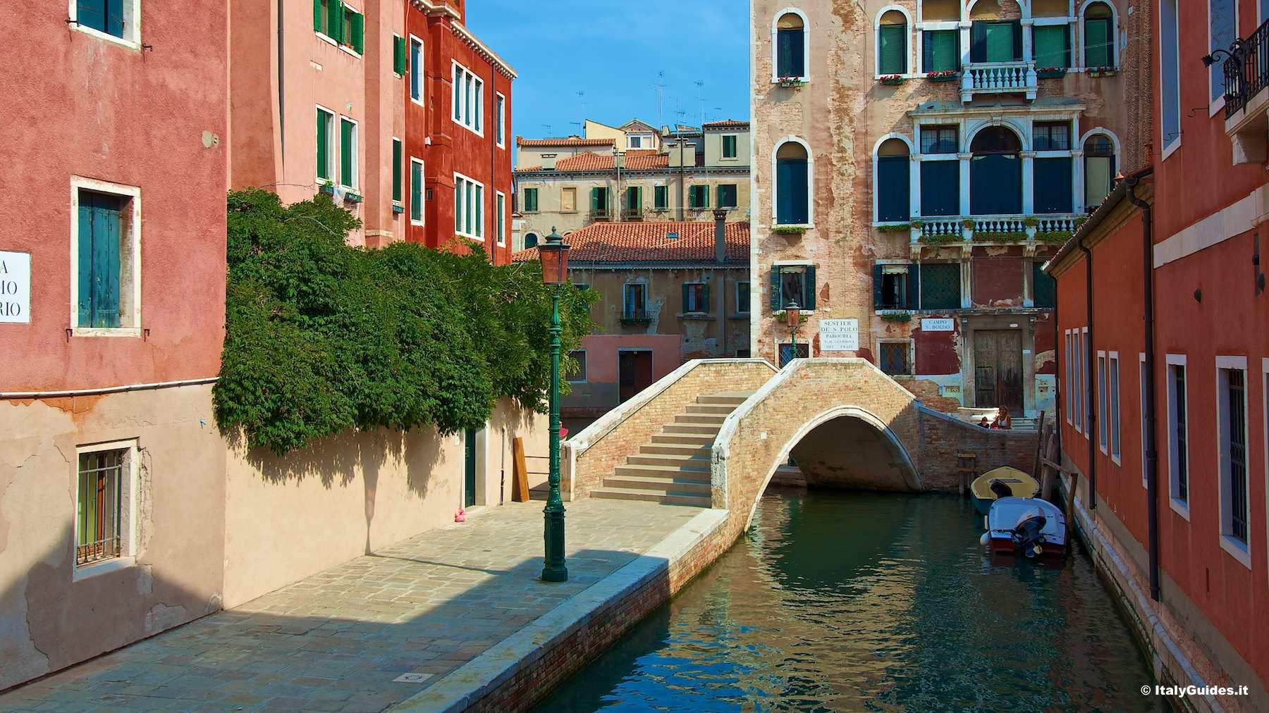 Pictures of beautiful streets and alleys - photo gallery of Venice ...